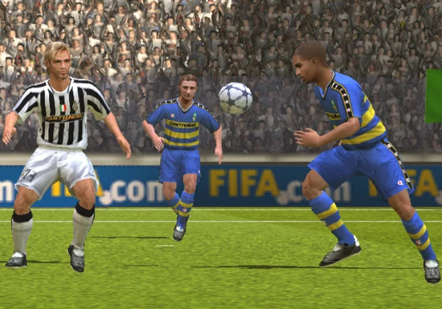 FIFA 2005 gameplay screenshot 2