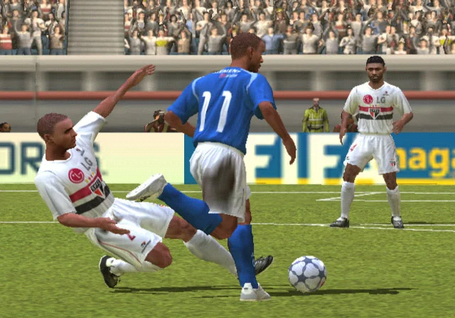 FIFA 2005 gameplay screenshot 4