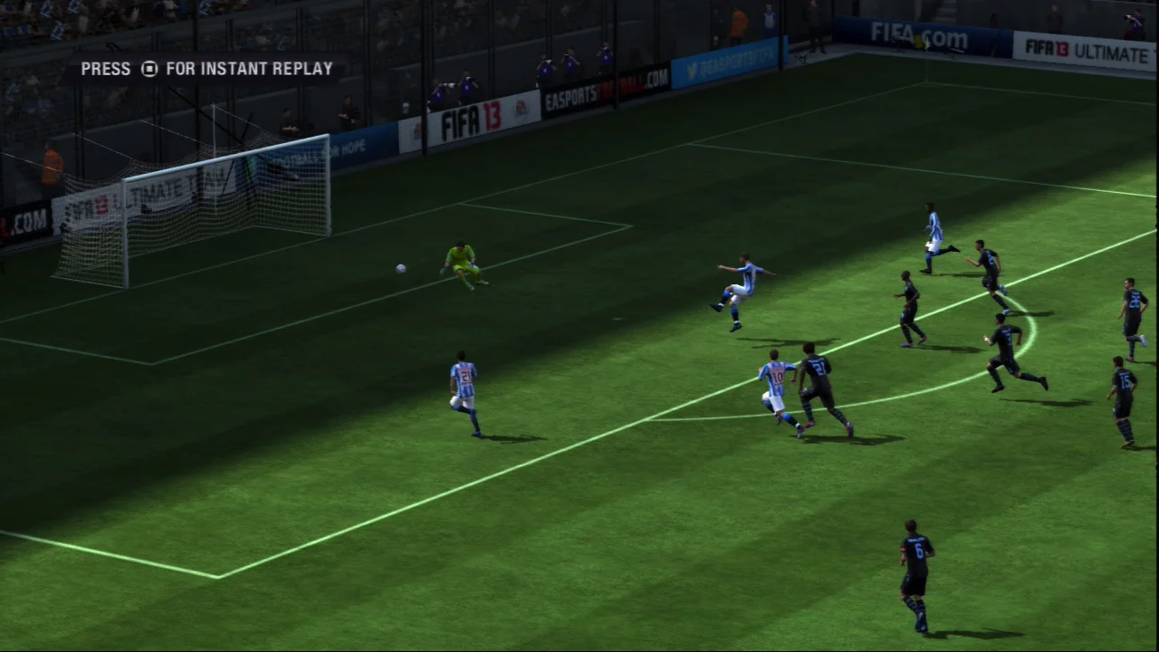 FIFA 13 gameplay screenshot 3