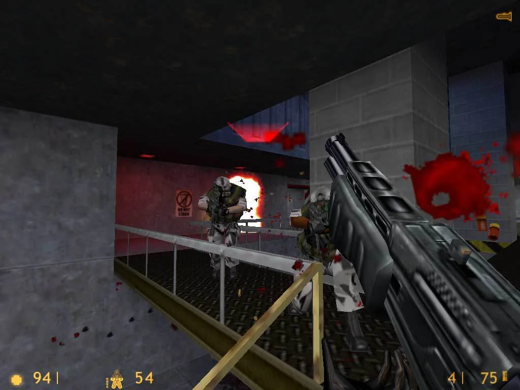Half-Life gameplay screenshot 0
