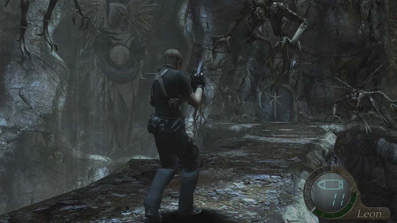Resident Evil 4 (2005) gameplay screenshot 2